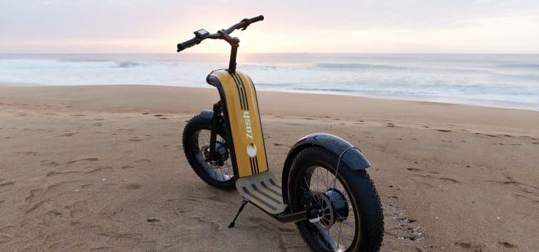 Unique et déjà inimitable… la nouvelle trottinette tout-terrain Zosh use de tous ses charmes