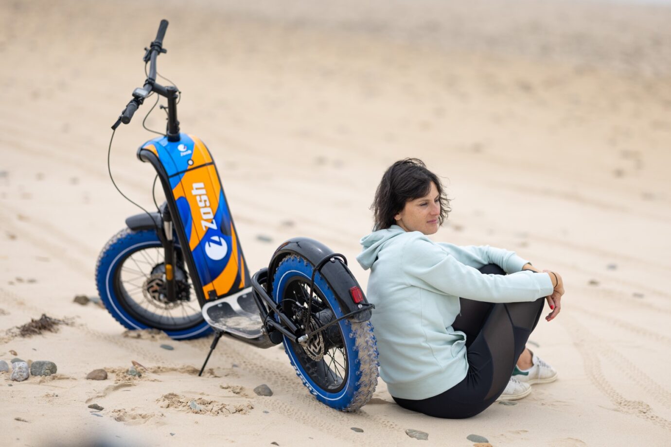 Une trottinette électrique tout-terrain à grande autonomie