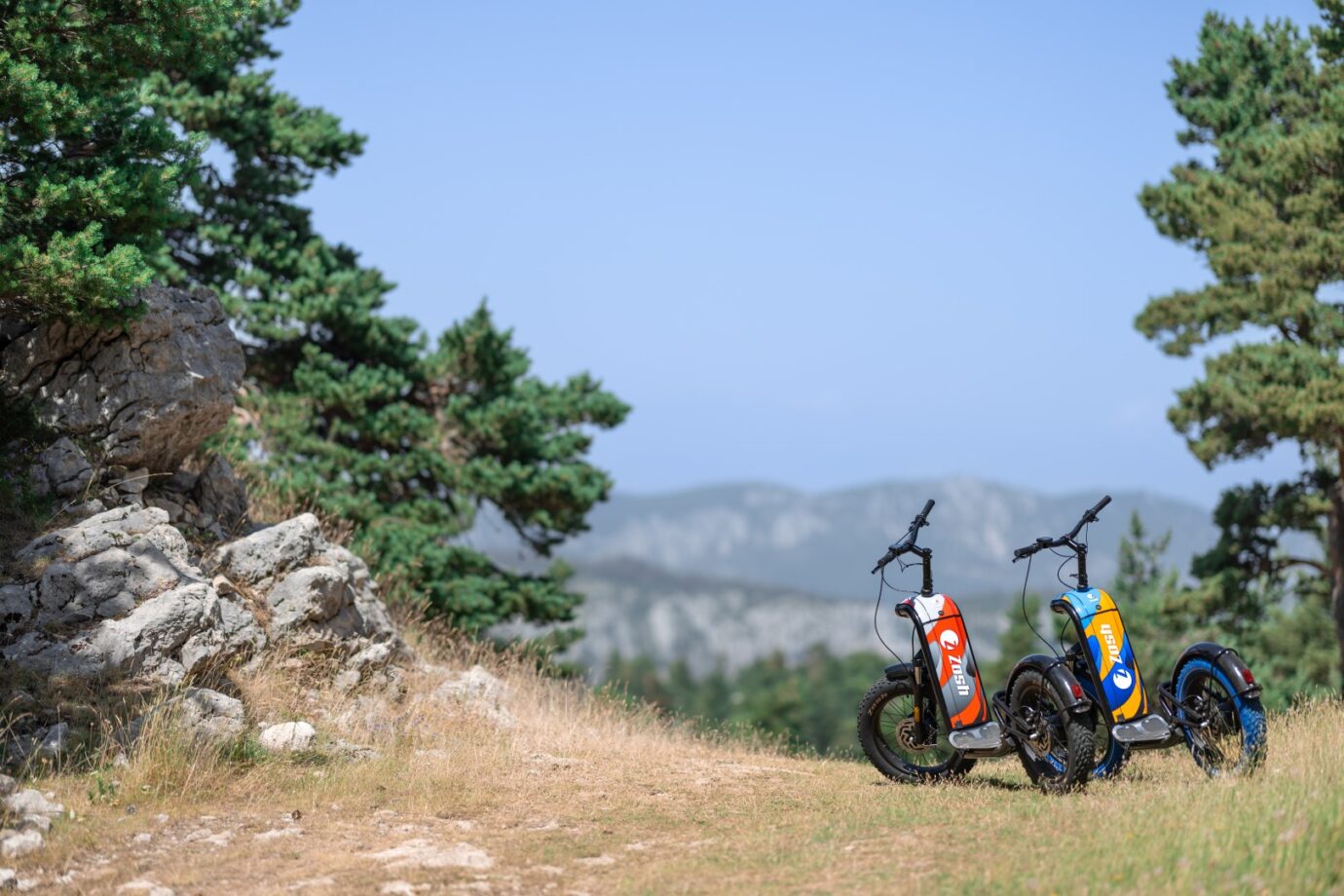 Une trottinette électrique tout-terrain à grande autonomie