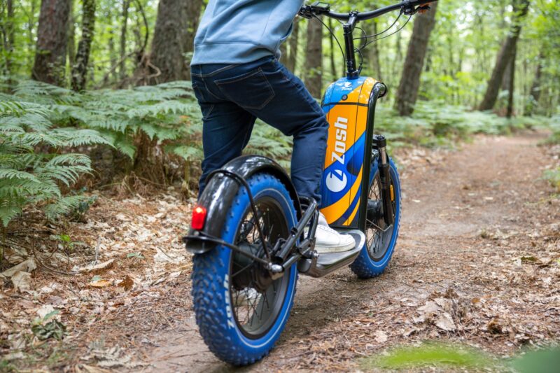 Trottinette COCHET pour se déplacer dans une usine 